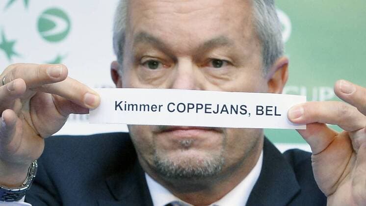 Referee Norbert Peick draws Belgian Kimmer Coppejans name during the draw of the playing schedule for the Davis Cup first round World Group meeting between Belgium and Croatia, Thursday 03 March 2016, in Angleur, Liege. The first round will be played from 04 to 06 March 2016, Liege. BENOITxDOPPAGNE  x04803636x