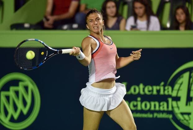 Italian Sara Errani returns a ball to Estonian Anett Kontaveit during a match of the Monterrey Open in Monterrey, Mexico, 03 March 2016. Monterrey Open tennis tournament !ACHTUNG: NUR REDAKTIONELLE NUTZUNG!  MEX102 20160304-635926608325812374
