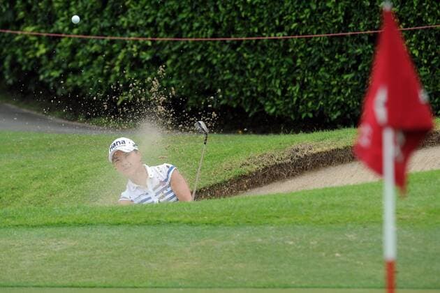 (160304) -- SINGAPORE, March 4, 2016 -- South Korea s player Park Hee Young hits out of the bunker during the HSBC Women s Champions held at Singapore s Sentosa Golf Club on March 4, 2016. The HSBC Women s Champions enters the second day of competition on Friday. ) (SP)SINGAPORE-GOLF-HSBC WOMEN S CHAMPIONS ThenxChihxWey 