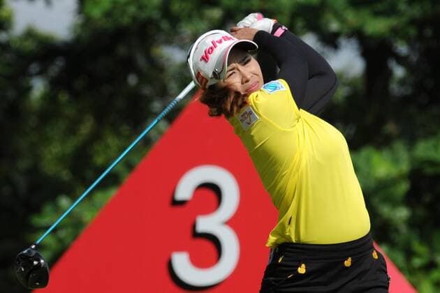 (160304) -- SINGAPORE, March 4, 2016 -- Thailand s player Pornanong Phatlum tees off during the HSBC Women s Champions held at Singapore s Sentosa Golf Club on March 4, 2016. The HSBC Women s Champions enters the second day of competition on Friday. ) (SP)SINGAPORE-GOLF-HSBC WOMEN S CHAMPIONS ThenxChihxWey 
