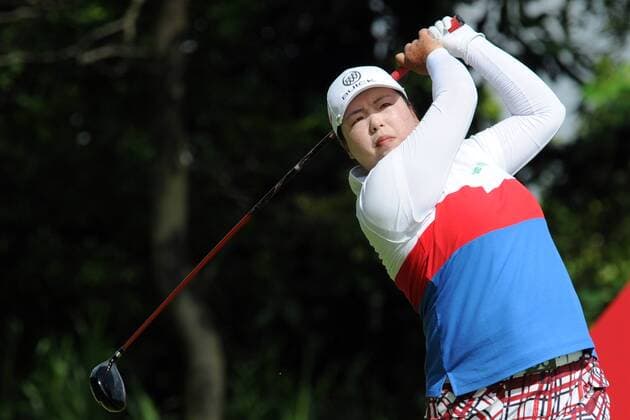 (160304) -- SINGAPORE, March 4, 2016 -- China s player Feng Shanshan tees off during the HSBC Women s Champions held at Singapore s Sentosa Golf Club on March 4, 2016. The HSBC Women s Champions enters the second day of competition on Friday. ) (SP)SINGAPORE-GOLF-HSBC WOMEN S CHAMPIONS ThenxChihxWey 