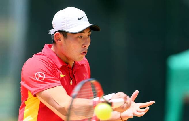 (160304) -- COLOMBO, March 4, 2016 -- Zhang Ze of China returns a shot during his men s single match against Aqeel Khan of Pakistan during their Davis Cup World Asia Oceania Zone Group l first round single tennis match in Colombo, Sri Lanka, on March 4, 2016. Zhang won 3-0. ) (SP)SRI LANKA-COLOMBO-TENNIS-DAVIS CUP LixPeng 