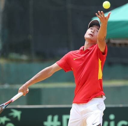 (160304) -- COLOMBO, March 4, 2016 -- Wu Di of China serves during his men s singles match against Yasir Khan of Pakistan during their Davis Cup World Asia Oceania Zone Group l first round singles tennis match in Colombo, Sri Lanka, on March 4, 2016. Wu won 3-1. ) (SP)SRI LANKA-COLOMBO-TENNIS-DAVIS CUP HuangxHaimin 