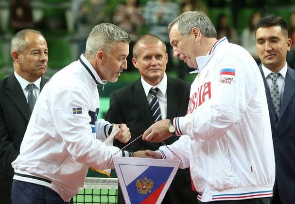 KAZAN, RUSSIA. MARCH 4, 2016. Sweden s coach Fredrik Rosengren and the president of the Russian Tennis Federation, Shamil Tarpishchev, (L-R centre front) exchange pennants before a Davis Cup Group I Europe Africa Zone 1st Round tennis match between Russia and Sweden at Kazan Tennis Academy. Yegor Aleyev TASS  TS0188F0