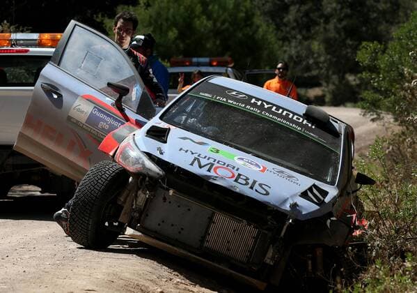 View of the Belgium Thierry Neuville s vehicle Hyundai N i20 WRC Motorsport Rallye WM after an accident during the El Chocolate stage of Rally of Mexico, in Leon, Mexico, 04 March 2016. Rally of México !ACHTUNG: NUR REDAKTIONELLE NUTZUNG!  MEX01 20160304-635927221093619602