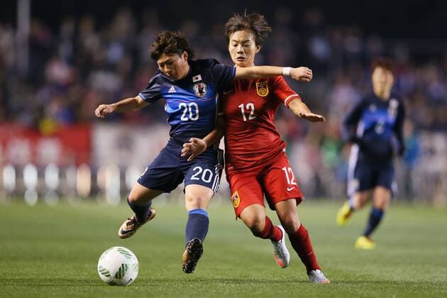 (L-R) Kumi Yokoyama (JPN), Wang Shuang (CHN), MARCH 4, 2016 - Football Soccer : AFC Women s Olympic Football Tournament Rio 2016 Asian Qualifier Final Round match between Japan 1-2 China at Kincho Stadium, Osaka, Japan, Noxthirdxpartyxsales  (umqa034124)