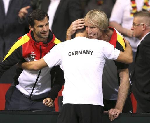 Foto : Winner Philipp Kohlschreiber ( GER ) defeats Rosol (CZE) in 5 sets , rechts Carlo Thränhardt , links Philipp Petzschner Tennis Daviscup am Fr. 04.03.2016 Deutschland - Tschechien
