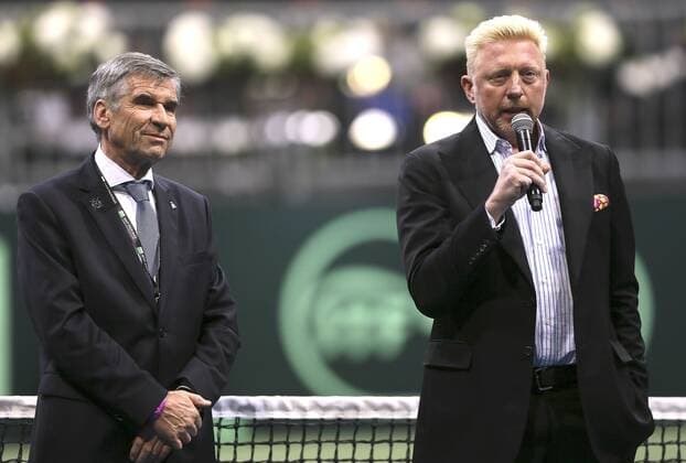 Foto : Ehrung für Boris Becker ( GER ) , von DTB- Präsident KLAUS , links Tennis Daviscup am Fr. 04.03.2016 Deutschland - Tschechien
