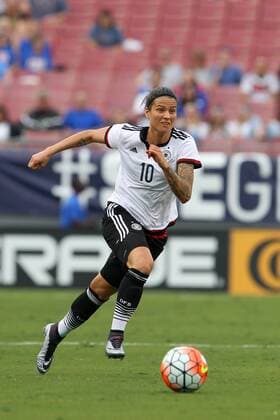 03 MAR 2016: Germany s Dzsenifer Marozsan (10) in action during the SheBelieves Cup between the Germany and France at Raymond James Stadium in Tampa, Florida. (Cliff Welch Icon Sportswire) SOCCER: MAR 03 Women s - SheBelieves Cup - Germany v France Icon357160303502 EDITORIAL USE ONLY