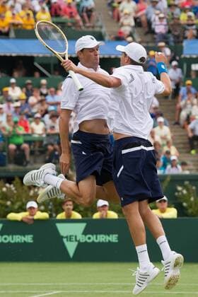 (160305) -- MELBOURNE, March 5, 2016 -- Bob Bryan (L) and Mike Bryan of USA celebrate after winning their men s doubles match against Lleyton Hewitt and John Peers of Australia during the Davis Cup by BNP Paribas World Group first round tie between Australia and USA at Kooyong Lawn Tennis Club in Melbourne, Australia, on March 5, 2016. Bryan brothers won 3-2, giving USA a 2-1 lead over Australia. ) (SP)AUSTRALIA-MELBOURNE-TENNIS-DAVIS CUP BaixXue 
