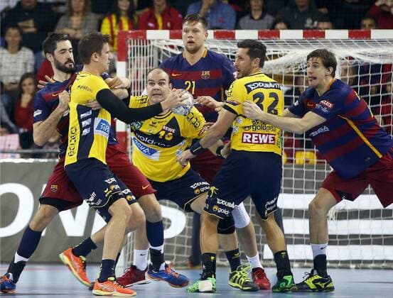 FC Barcelona Barca Lassa s Raul Entrerrios (L) fights for the ball with Andre Schmid (2L) of Rhein-Neckar during their Handball Champions League game played at Palau Blaugrana stadium in Barcelona, Catalonia, Spain on 05 March 2016. FC BARCELONA LASSA VS RHEIN-NECKAR !ACHTUNG: NUR REDAKTIONELLE NUTZUNG!  20160305-635928134697410906