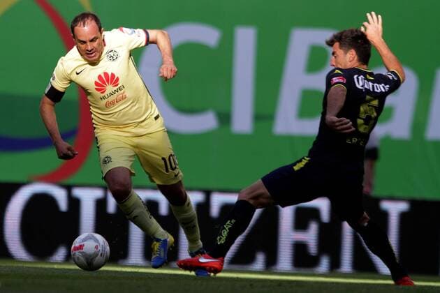 Fussball Mexiko - March 5, 2016 - Mexico - D05031611.JPG.CIUDAD DE MEXICO SportsDeportes-Soccer.- El alcalde de Cuernavaca Morelos, Cuauhtemoc Blanco, durante el juego entre las Aguilas del America y los Monarcas del Morelia, este sabado 5 de marzo de 2016, correspondiente a la jornada 9 del Torneo Clausura 2016 de la Liga MX, en el cual - El Cuauh - participa, es homenajeado y se despide del futbol profesional. - March 5, 2016  - ZUMAu78_