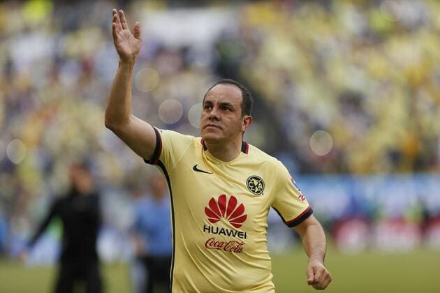 America s Cuauhtemoc Blanco waves the crowd during a Clausura Tournament s match against Monarcas at Estadio Azteca stadium in Mexico City, Mexico, 05 March 2016. Blanco announced his retirement. AMERICA VS. MONARCAS !ACHTUNG: NUR REDAKTIONELLE NUTZUNG!  20160306-635928508365750093