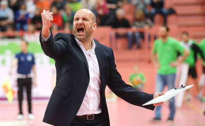 Tübingen , Volleyball Bundesliga TV Rottenburg vs. VSG Coburg Grub , Hans - Peter Müller - Angstenberger ( Trainer Rottenburg ) , Jubel
