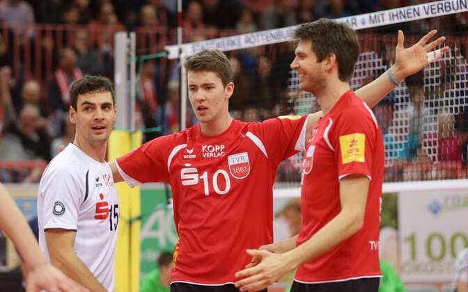 Tübingen , Volleyball Bundesliga TV Rottenburg vs. VSG Coburg Grub , von links: Willy Belizer Tom Strohbach Felix Isaak ( Rott )