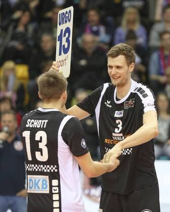 Frankfurt am Main Robert Kromm (Berlin RV, 3) wird eingewechselt fuer Ruben Schott (Berlin RV, 13); United Volleys RheinMain - BERLIN RECYCLING Volleys, 1. VBL, 05.03.2016 Copyright: Roskaritzx Eibner-Pressefoto EP_rrz