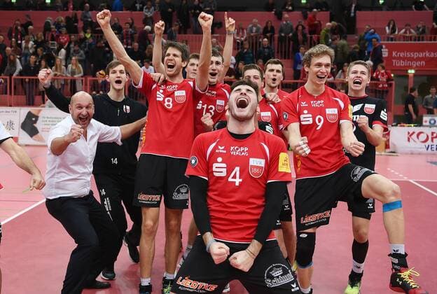 Volleyball 1. Bundesliga Saison 2015 2016 TV Rottenburg - VSG Coburg Grub 05.03.2016 JUBEL TV Rottenburg; Trainer Hans Peter Mueller - Angstenberger, Johannes Schief, Felix Isaak, Moritz Karlitzek, Federico Cipollone, Sven Metzger, Philipp Jankowski, Lars Wilmsen und Felix Orthmann (v.li.) 