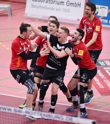 Volleyball 1. Bundesliga Saison 2015 2016 TV Rottenburg - VSG Coburg Grub 05.03.2016 JUBEL TV Rottenburg; Moritz Karlitzek, Tom Strohbach, Johannes Elsaesser, Federico Cipollone und Felix Isaak (v.li.) 
