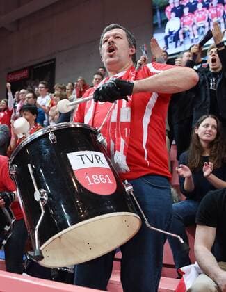 Volleyball 1. Bundesliga Saison 2015 2016 TV Rottenburg - VSG Coburg Grub 05.03.2016 TV Rottenburg Trommler in der Paul Horn Arena 