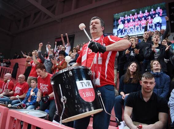 Volleyball 1. Bundesliga Saison 2015 2016 TV Rottenburg - VSG Coburg Grub 05.03.2016 TV Rottenburg Trommler in der Paul Horn Arena 