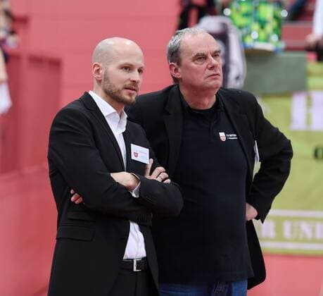 Volleyball 1. Bundesliga Saison 2015 2016 TV Rottenburg - VSG Coburg Grub 05.03.2016 Enttaeuschung TV Rottenburg; Manager Philipp Vollmer (li) und Peter Knobelspiess 