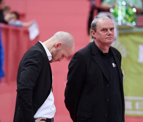 Volleyball 1. Bundesliga Saison 2015 2016 TV Rottenburg - VSG Coburg Grub 05.03.2016 Enttaeuschung TV Rottenburg; Manager Philipp Vollmer (li) und Peter Knobelspiess 