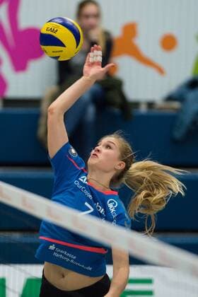 05.03.2016, Halle Berg Fidel, Muenster Volleyball, Bundesliga Frauen, USC Münster Muenster vs. VT Aurubis Hamburg Angriff Nina Braack ( 7 Hamburg)