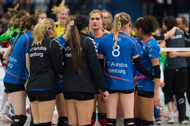 05.03.2016, Halle Berg Fidel, Muenster Volleyball, Bundesliga Frauen, USC Münster Muenster vs. VT Aurubis Hamburg Team Hamburg enttäuscht enttaeuscht traurig nach Niederlage