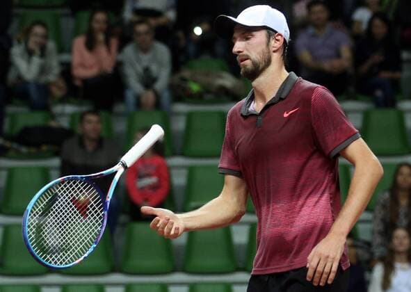 Tennis, Davis Cup, Russland - Schweden KAZAN, RUSSIA. MARCH 6, 2016. Russia s tennis player Konstantin Kravchuk reacts in Rubber 5 of the Davis Cup Group I Europe Africa Zone 1st Round tie against Sweden at Kazan Tennis Academy. Kravchuk won 6-2, 6-2. Russia won the tie 5-0. Yegor Aleyev TASS  TS018B3D