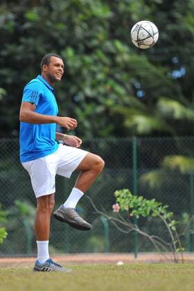 Tennis, Davis Cup, Frankreich - Kanada, Tsonga trainiert mit Fußball Jo Wilfried Tsonga (fra) TENNIS : Daviscup, Davis Cup, Frankreich vs Kanada - 06 03 2016 TennisMagazine 