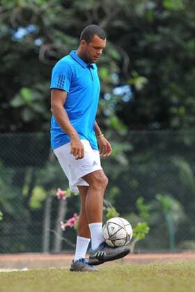 Tennis, Davis Cup, Frankreich - Kanada, Tsonga trainiert mit Fußball Jo Wilfried Tsonga (fra) TENNIS : Daviscup, Davis Cup, Frankreich vs Kanada - 06 03 2016 TennisMagazine 