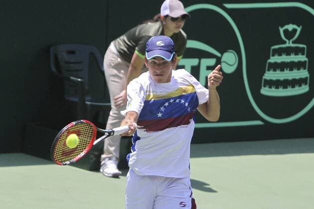 Tennis, Davis Cup, Venezuela - Paraguay Venezuelan tennis player Miguel Este in action against Paraguayan Hernando Escurra during the first round of group 2 of American Zone of Davis Cup in Caracas, Venezuela, 06 March 2016. Miguel Este vs Ricardo Rodriguez !ACHTUNG: NUR REDAKTIONELLE NUTZUNG!  CAR01 20160306-635928974699498007