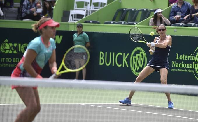 Spanish tennis players Anabel Medina (L) and Arantxa Parra (R) in action against Croatian Petra Marttic and US Maria Sanchez during the doubles final at Monterrey Open in Monterrey, Mexico, 6 March 2016. MONTERREY OPEN !ACHTUNG: NUR REDAKTIONELLE NUTZUNG!  20160306-635929051061196380