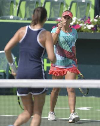 Spanish tennis players Anabel Medina (R) and Arantxa Parra (L) in action against Croatian Petra Marttic and US Maria Sanchez during the doubles final at Monterrey Open in Monterrey, Mexico, 6 March 2016. MONTERREY OPEN !ACHTUNG: NUR REDAKTIONELLE NUTZUNG!  20160306-635929051070088380