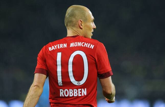 Fussball, Bundesliga, Deutschland, Herren, Saison 2015 2016, 25. Spieltag, Signal Iduna Park Dortmund: Bor. Dortmund, BVB (gelb) - FC Bayern München, FCB (rot) 0:0; Arjen Robben (FCB). Aktion, Einzelbild.