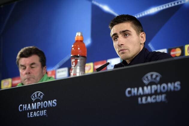 Bilder des Tages - Sport Wolfsburg s head coach Dieter Hecking and Wolfsburg s goalkeeper Koen Casteels pictured during a press conference PK Pressekonferenz of German first league soccer team VfL Wolfsburg, Monday 07 March 2016 in Wolfsburg, Germany. Wolfsburg is preparing for the return leg of the 1 8 finals of the UEFA Champions League competition against Belgian club KAA Gent Tomorrow. Wolfsburg won the first leg 2-3. YORICKxJANSENS  x04806612x