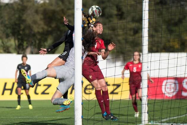 Tor von Amber Hearn (Neuseeland), Neide Simoes (Torwart Portugal) Albufeira, Portugal, 07.03.2016 - Fussball, Frauenfussball, Algarve Cup 2016, Portugal - Neuseeland, Fussball, Frauenfussball, Algarve Cup 2016, Portugal - Neuseeland, xKLx