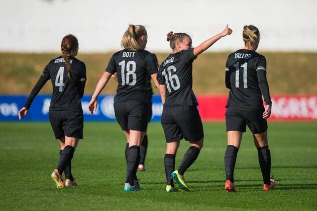 Torjubel von Neuseeland nach dem 1:0 von Amber Hearn (Neuseeland) Albufeira, Portugal, 07.03.2016 - Fussball, Frauenfussball, Algarve Cup 2016, Portugal - Neuseeland, Fussball, Frauenfussball, Algarve Cup 2016, Portugal - Neuseeland, xKLx