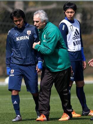 Fußball, Nationalteam, Training Japan (L-R) Shinzo Koroki, Vahid Halilhodzic (JPN), MARCH 8, 2016 - Football Soccer : Japan national team Nationalteam Official Training camp in Frontier soccer field, Chiba, Japan. Noxthirdxpartyxsales  (ipha019587)