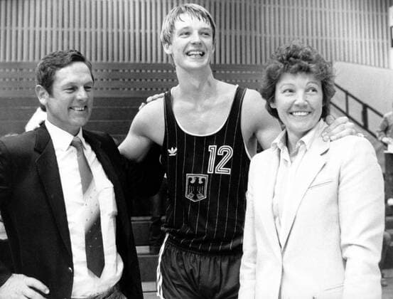 Detlef Schrempf (BR Deutschland) mit seinen Eltern