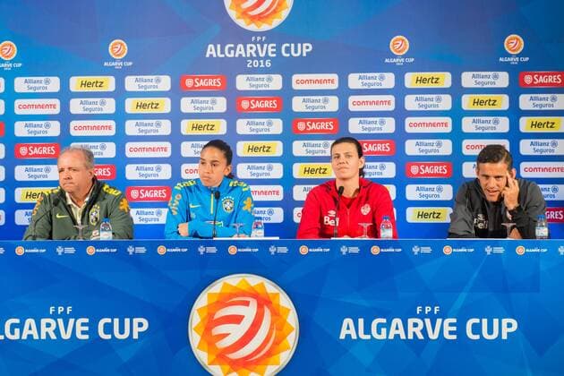 Vado (Trainer Brasilien), Fabiana da Silva Simoes (Brasilien), Christine Sinclair (Kapitän Kanada), John Herdman (Trainer Kanada) Albufeira, Portugal, 08.03.2016 - Fussball, Frauenfussball, Algarve Cup 2016, Abschlusspressekonferenz, Fussball, Frauenfussball, Algarve Cup 2016, Abschlusspressekonferenz, xKLx