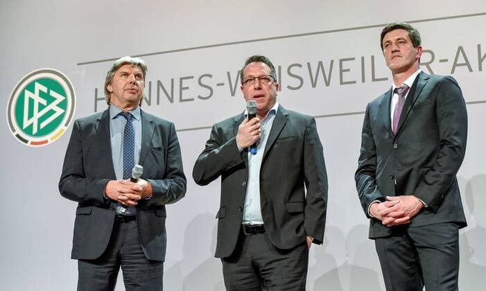 09.03.2016, xfux, Fussball, Abschlussveranstaltung des Fußball-Lehrer-Lehrgangs 2015 2016 und Verleihung des Trainerpreises des deutschen Fußballs 2015, emspor, v.l. Ronny Zimmermann (DFB), Trainer Markus Kauczinski (Karlsruher SC KSC) Trainer des Jahres 2015, Jens Todt (Sportlicher Leiter Manager Karlsruher SC KSC)