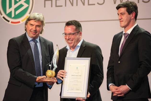 DFB-Vizepräsident Ronny Zimmermann mit DFB Trainer des Jahres Markus Kauczinski und Sportdirektor Jens Todt (KSC)- DFB Trainergala 2016, Palais Frankfurt
