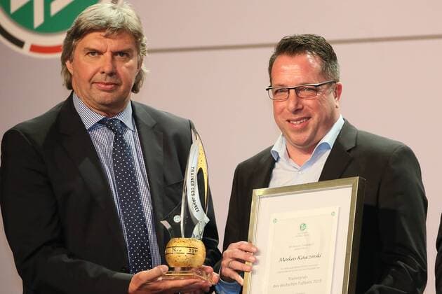 DFB-Vizepräsident Ronny Zimmermann mit DFB Trainer des Jahres Markus Kauczinski - DFB Trainergala 2016, Palais Frankfurt