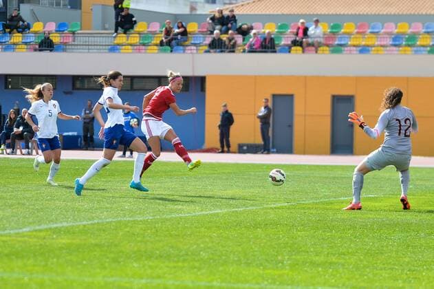 Schuss von Sanne Troelsgaard (Dänemark) zum 2:0 für Dänemark Parchal, Portugal, 09.03.2016 - Fussball, Frauenfussball, Algarve Cup 2016, Dänemark - Portugal, Fussball, Frauenfussball, Algarve Cup 2016, Dänemark - Portugal, xKLx