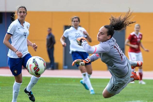 Parade von Patricia Morais (Torwart Portugal) Parchal, Portugal, 09.03.2016 - Fussball, Frauenfussball, Algarve Cup 2016, Dänemark - Portugal, Fussball, Frauenfussball, Algarve Cup 2016, Dänemark - Portugal, xKLx