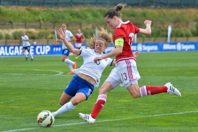 Matilde Fidalgo (Portugal) gegen Johanna Rasmussen (Dänemark) Parchal, Portugal, 09.03.2016 - Fussball, Frauenfussball, Algarve Cup 2016, Dänemark - Portugal, Fussball, Frauenfussball, Algarve Cup 2016, Dänemark - Portugal, xKLx