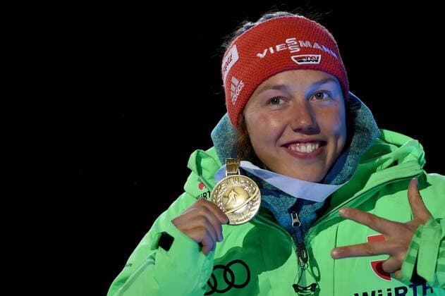Themen der Woche - Sport Bilder des Tages - SPORT BIATHLON - IBU WC Oslo 2016 OSLO,NORWAY,09.MAR.16 - BIATHLON - IBU World Championships, 15km individual, ladies, award ceremony. Image shows Laura Dahlmeier (GER). Keywords: medal. GEPAxpictures xFlorianxErtl