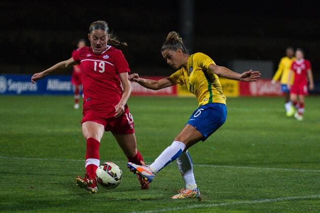 Fußball, Damen, Algarve Cup, Brasilien - Kanada Tamires Gomes (Brasilien), Janine Beckie (Kanada) Parchal, Portugal, 09.03.2016 - Fussball, Frauenfussball, Algarve Cup 2016, Brasilien vs Kanada , Fussball, Frauenfussball, Algarve Cup 2016, Brasilien vs Kanada , xKLx