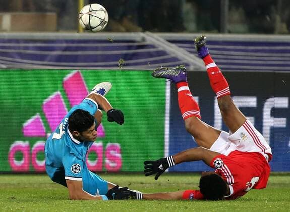 FuÃŸball, Champions League, Zenit St. Petersburg - Benfica Lissabon ST. PETERSBURG, RUSSIA. MARCH 9, 2016. Zenit s Hulk (L) and Benfica s Eliseu in action in the second leg of their 2015-16 UEFA Champions League Last 16 football match at Petrovsky Stadium. SL Benfica won the game 2:1. Alexander Demianchuk TASS  TS018E35